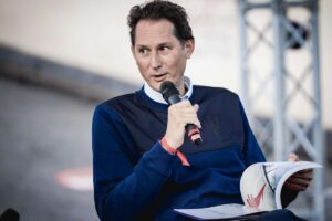 John Elkann cambia idea
