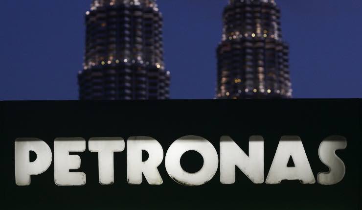 Petronas perde la commessa con l'olio Selenia