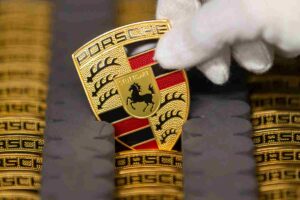 Porsche, addio all’elettrico