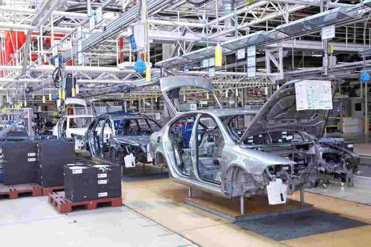 Produzione auto calo continuo