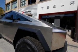 La Tesla sta crollando ovunque, annunciato un disastro: ora la situazione è critica