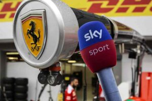 SKY perde la Ferrari? Niente più gare: la scissione che porta ad un altro terremoto nella TV italiana