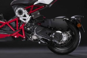 Yamaha T-Max sotto attacco, il nuovo scooter italiano può fare il vuoto: prezzo compatto e tanta tecnologia