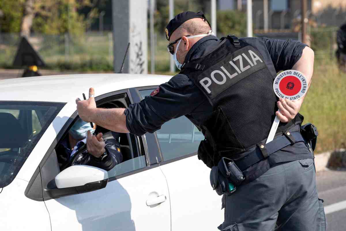 Pioggia di multe in arrivo, nuovo sistema infallibile: la Polizia non ha più bisogno di fermarti, vieni beccato sicuro
