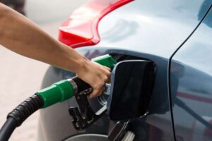 Benzina rimborso di 100 euro per tutti