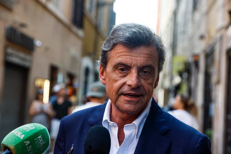 Carlo Calenda attacco a Stellantis