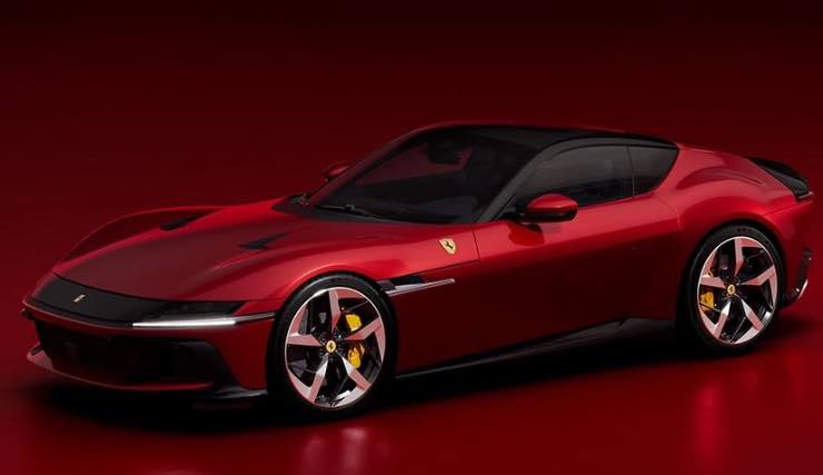 Ferrari 12Cilindri 410.000 oggetti contraffatti distrutti
