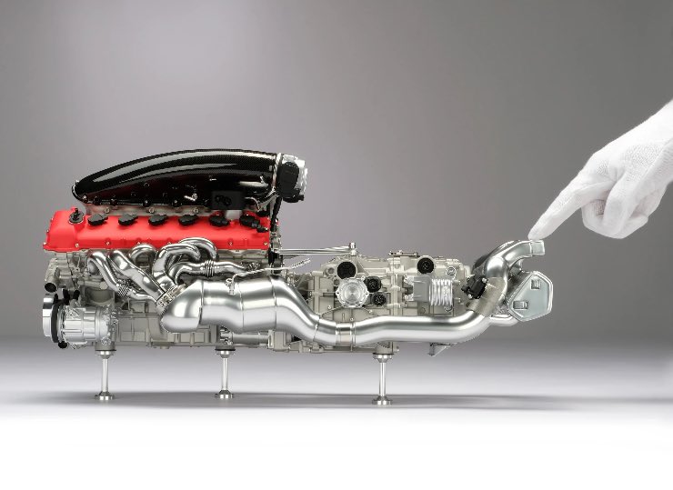 Ferrari Daytona SP3 motore in vendita la replica