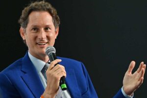 John Elkann avvia una nuova attività