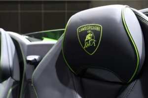 Lamborghini, la leggenda dietro questo colore iconico: c'è di mezzo un vestito
