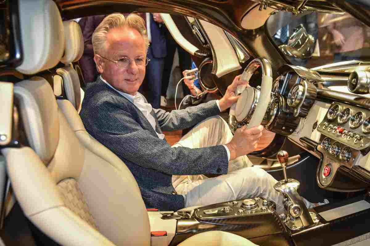 Pagani, sempre controcorrente