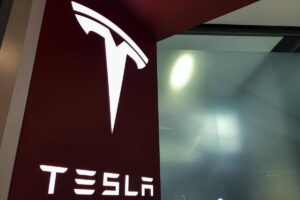 La Tesla sta affondando