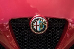 Alfa Romeo, il modello più sportivo mai visto: sembra un piccolo incrocio tra una Porsche e una McLaren (VIDEO)