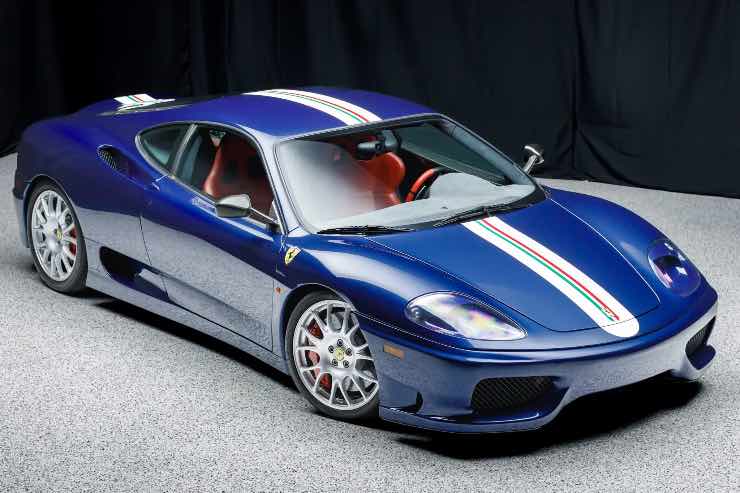 Ferrari 360 Challenge Stradale blu da 226.000 dollari