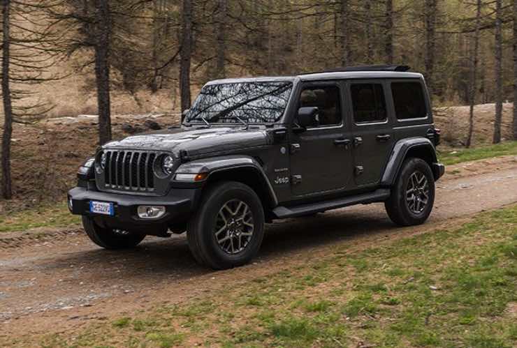 Jeep Wrangler continua con il V8