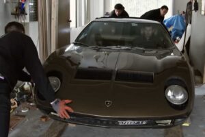Iconica Lamborghini parcheggiata