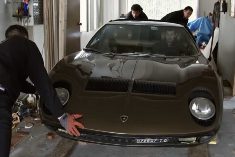 Iconica Lamborghini parcheggiata