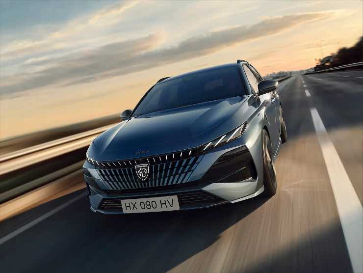 Peugeot 308 elettrica, ibrida e diesel