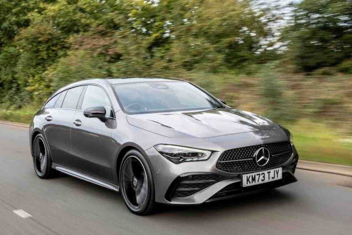 Mercedes fermato a 234 km/h
