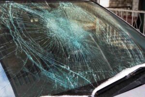 Vetro auto perché non si formano schegge