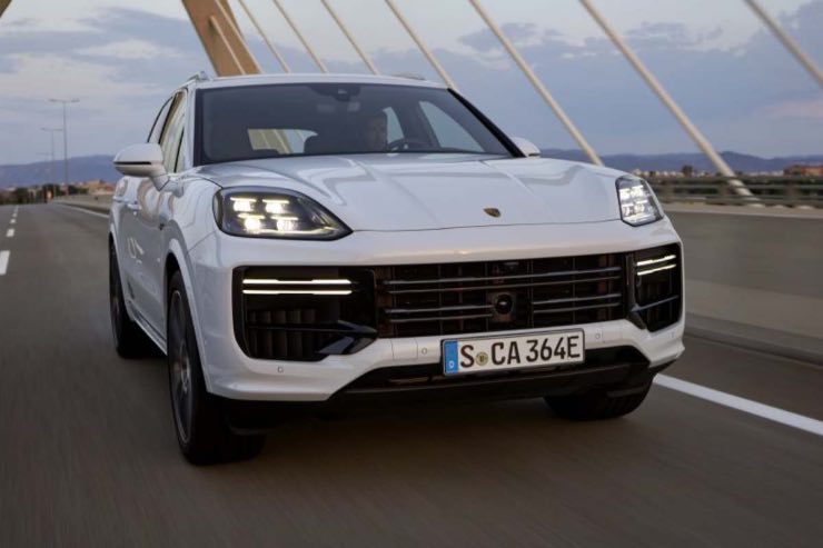 Porsche Cayenne profitti in crollo