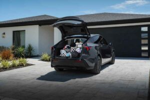 Tesla lancia il nuovo SUV