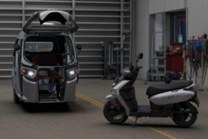 Lo scooter che passa a 3 ruote in 3 minuti: progetto rivoluzionario stile Ape (VIDEO)