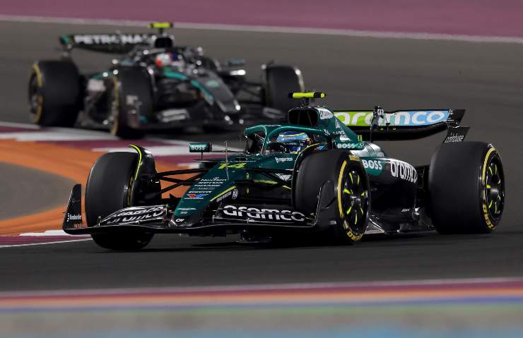 Aston Martin in pista durante un Gran Premio