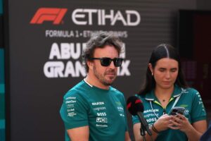 Fernando Alonso parla alla stampa