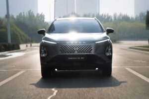 Il frontale della Omoda 5 SHS-H