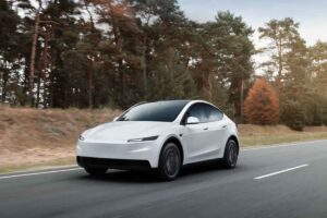 Tesla Model Y su strada