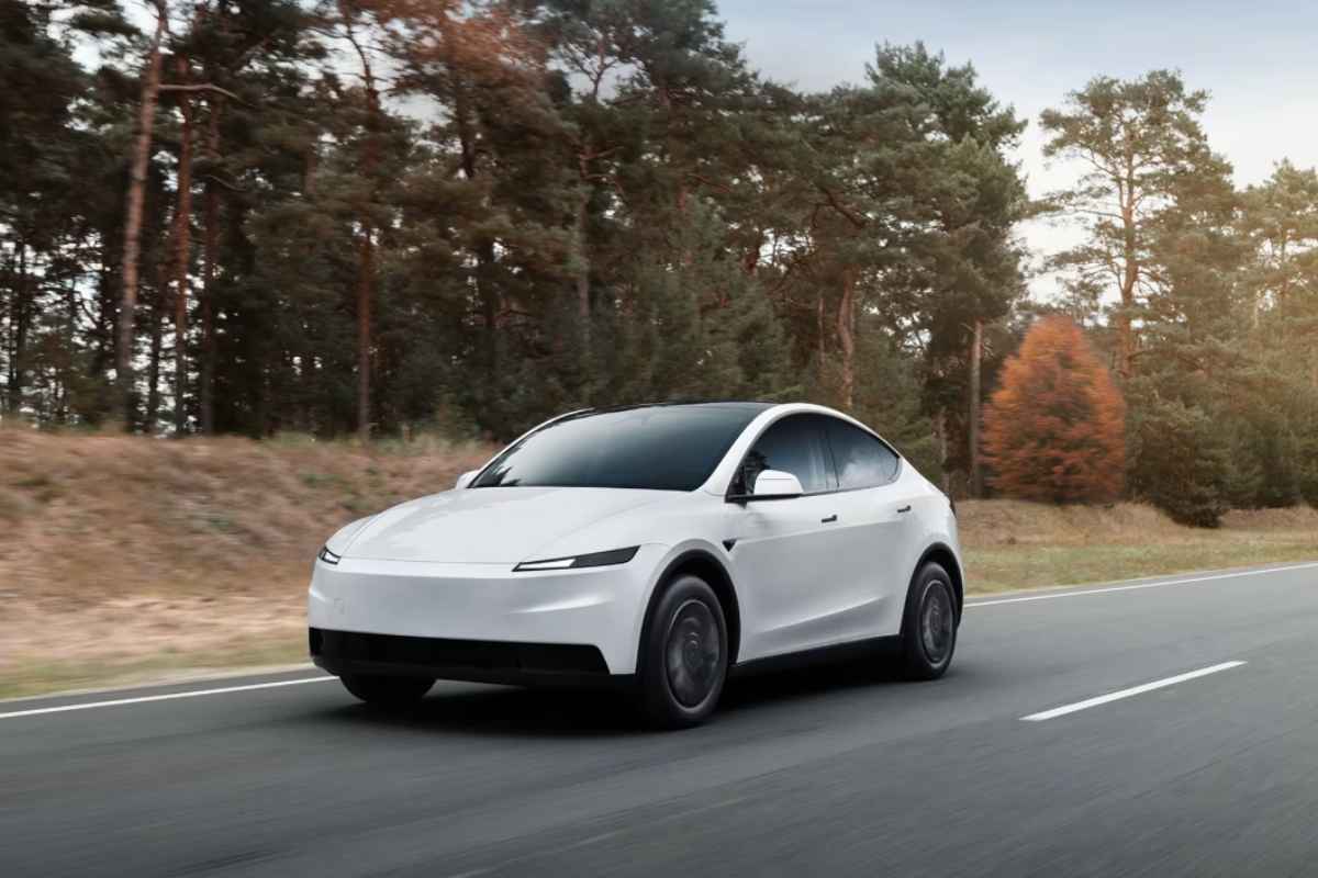 Tesla Model Y su strada