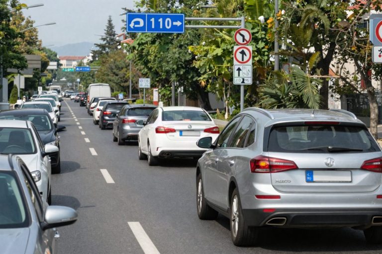 Gettare mozziconi dal finestrino: multe fino a 1.188 euro