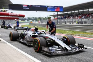 F1, Verstappen: foratura e incidente al GP di Baku 2021
