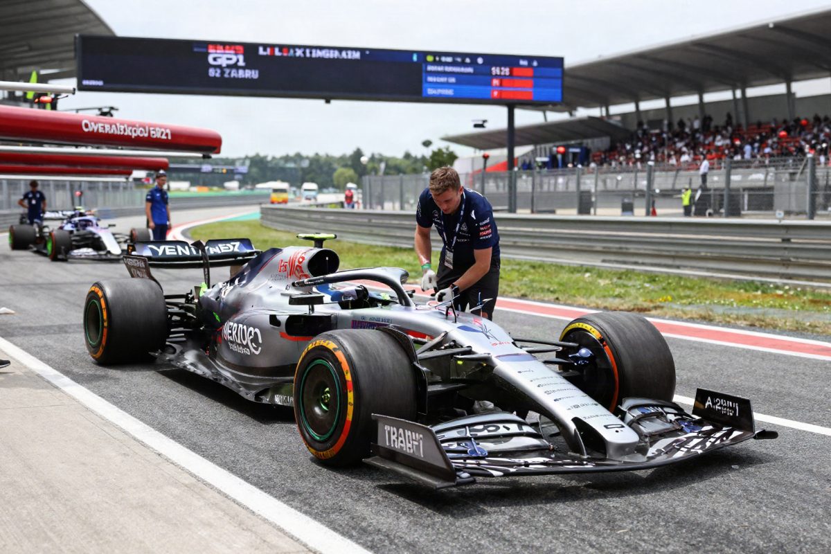 F1, Verstappen: foratura e incidente al GP di Baku 2021
