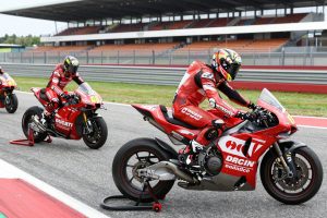 Riconoscimento a Loris Capirossi per il suo contributo alla Ducati