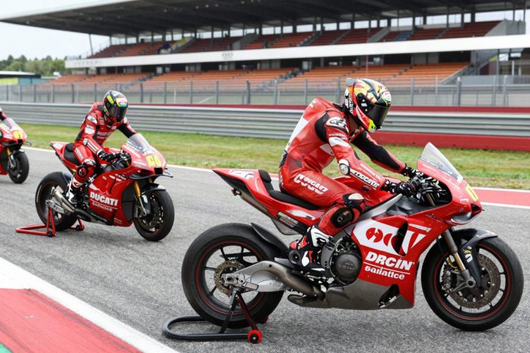 Riconoscimento a Loris Capirossi per il suo contributo alla Ducati