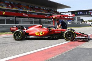 Leclerc smentisce voci a Baku: l'episodio con la stampa Ferrari