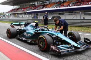 Alonso rinnova con Aston Martin fino al 2027