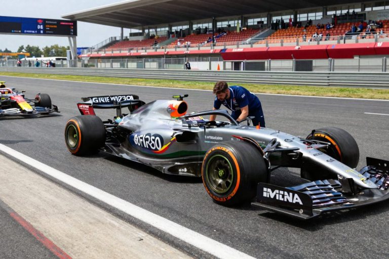 F1, Domenicali: niente Imola, si corre in Medio Oriente